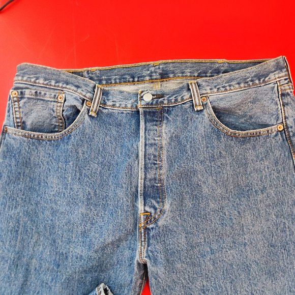 Levi's 501 jeans medium washed button fly men's size 38x30 - Picture 2 of 11